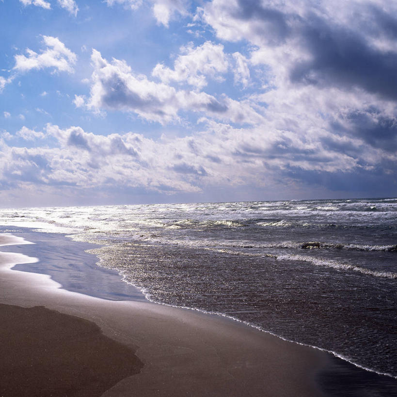 无人,横图,室外,白天,正面,旅游,度假,海浪,海洋,美景,沙滩,日本,亚洲,阴影,光线,沙子,影子,海岸,景观,浪花,水平线,云,云朵,辽阔,海平线,沙地,云彩,娱乐,蓝色,白云,蓝天,天空,阳光,自然,海水,天,享受,休闲,广阔,景色,放松,晴朗,一望无际,自然风光,海景,东亚,金泽,本州,本州岛,日本国,金沢,金沢市,石川,石川县,中部地方,县厅,无边无际,一马平川,大海,风浪,海,海水的波动,海滩,近岸浪,涌浪,晴空,彩图,水天相接,水天一线,金泽市