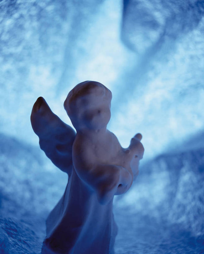 无人,站,竖图,室内,特写,白天,正面,静物,雕塑,天使,阴影,艺术,装饰,反射,翅膀,雕刻,雕像,影子,工艺品,站着,纪念,美术,神圣,主题,善良,陈列,信徒,功能,美学,使者,圣洁,站立,半身,彩图