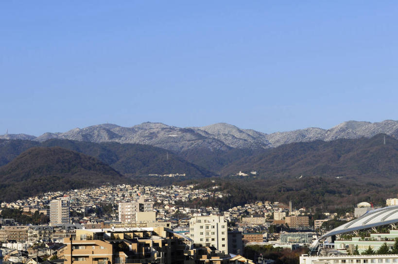 无人,家,横图,俯视,航拍,室外,白天,旅游,度假,美景,山,山脉,树林,植物,城市风光,城市,建筑,日本,亚洲,阴影,光线,影子,房屋,屋子,景观,山峰,公寓,建筑群,山峦,娱乐,建设,洋房,楼房,住宅,树,树木,蓝色,绿色,蓝天,天空,阳光,自然,群山,天,享受,休闲,景色,放松,生长,晴朗,成长,鸟瞰,东亚,本州,万里无云,本州岛,日本国,近畿地方,近畿,兵库,兵库县,神户,神户市,神戸,县厅,神戸市,北区,晴空,晴空万里,彩图,高角度拍摄,房子,东滩区,六甲山