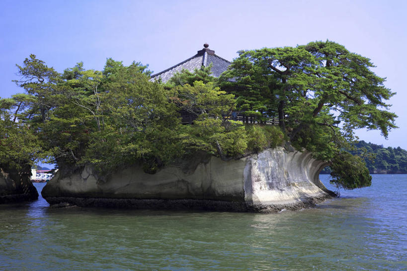 无人,寺庙,横图,室外,白天,正面,旅游,度假,岛屿,河流,名胜古迹,树林,水,植物,标志建筑,地标,建筑,松树,仙台,日本,亚洲,阴影,节日,遗迹,光线,影子,岛,河水,水流,燃烧,古迹,文化,文物,娱乐,建设,古建筑,树,树木,蓝色,绿色,蓝天,天空,阳光,自然,香火,庙宇,天,祈祷,享受,休闲,健康,旅游胜地,放松,许愿,宗教,信仰,生长,晴朗,成长,纪念,祈求,坚定,古文明,东亚,本州,万里无云,本州岛,日本国,宫城,仙台市,宫城县,东北地方,长寿,县厅,贞洁,松岛,平安,列岛,群岛,诸岛,晴空,晴空万里,彩图,庙,寺