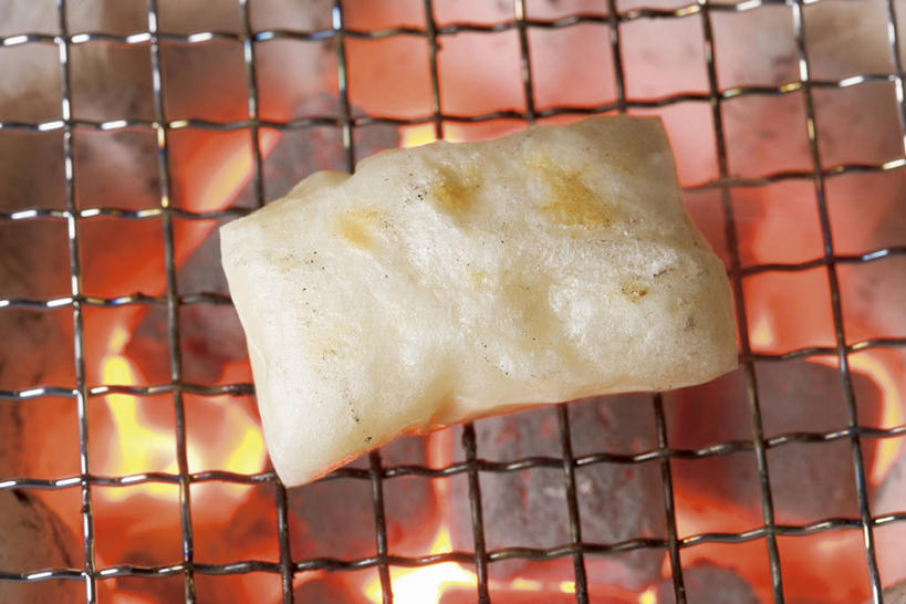 无人,横图,俯视,室内,特写,白天,烹饪,烧烤,煤炭,朦胧,模糊,日本料理,料理,食品,年糕,甜点,烤架,烤肉,菜肴,美食,食物,糕点,日式料理,甜食,日式,铁架,佳肴,能源,燃料,煤,能量,煤矿,矿业,化石燃料,彩图,高角度拍摄,年年糕