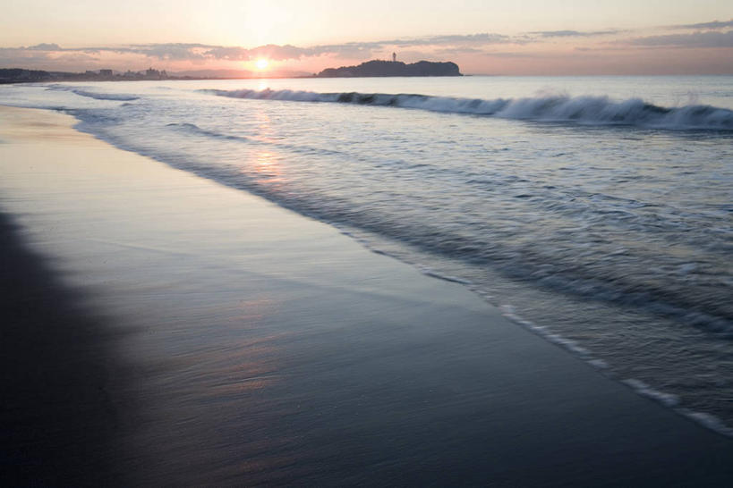 无人,横图,室外,白天,正面,旅游,度假,日出,海浪,海洋,美景,沙滩,太阳,神奈川,日本,亚洲,沙子,海岸,景观,浪花,水平线,辽阔,朝霞,晨曦,海平线,黎明,沙地,神奈川县,娱乐,阳光,自然,海水,享受,休闲,广阔,景色,放松,一望无际,自然风光,海景,东亚,本州,关东地方,本州岛,日本国,江之岛,藤泽,藤泽市,无边无际,一马平川,大海,风浪,海,海水的波动,海滩,近岸浪,涌浪,朝阳,彩图,卯时,破晓,日始,水天相接,水天一线