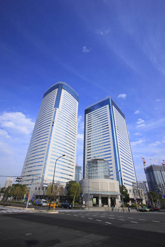 无人,高楼大厦,竖图,室外,白天,仰视,度假,美景,植物,城市风光,城市,大厦,道路,建筑,路,摩天大楼,公路,东京,日本,亚洲,阴影,光线,影子,景观,云,云朵,分界线,停车线,交通,江东区,云彩,娱乐,建设,树,树木,蓝色,绿色,白云,蓝天,天空,阳光,自然,天,享受,休闲,景色,放松,生长,晴朗,成长,车行道,车行道分界线,标线,东亚,车行线,本州,关东地方,本州岛,日本国,东京都,晴空,马路,彩图,低角度拍摄,大楼,高层建筑,高楼,摩天楼,丰洲