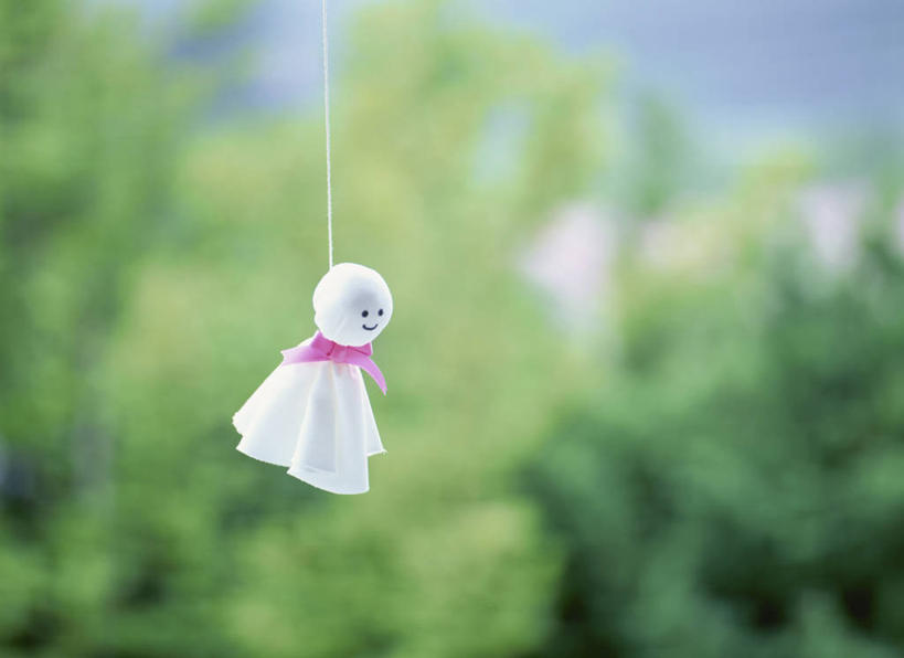 无人,横图,室外,特写,白天,正面,美景,树林,植物,阴影,朦胧,模糊,光线,影子,景观,文化,树,树木,一只,绿色,阳光,自然,绳子,祈祷,健康,景色,许愿,生长,成长,纪念,绳索,祈求,晴天娃娃,自然风光,放晴娘,晴天和尚,扫晴娘,扫天婆,平安,彩图