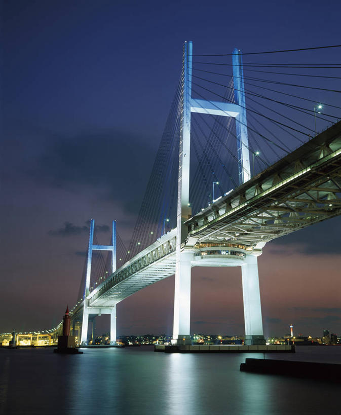 无人,竖图,室外,夜晚,仰视,旅游,度假,海浪,海洋,标志建筑,大桥,地标,建筑,路灯,桥梁,夜景,照明,神奈川,日本,亚洲,阴影,光线,影子,浪花,斜拉桥,桥,灯光,横滨,横滨市,神奈川县,娱乐,横滨海湾大桥,建设,灯,海水,享受,休闲,旅游胜地,放松,照亮,照明设备,海景,东亚,本州,首府,海湾大桥,关东地方,本州岛,日本国,斜张桥,大海,风浪,海,海水的波动,近岸浪,涌浪,彩图,低角度拍摄