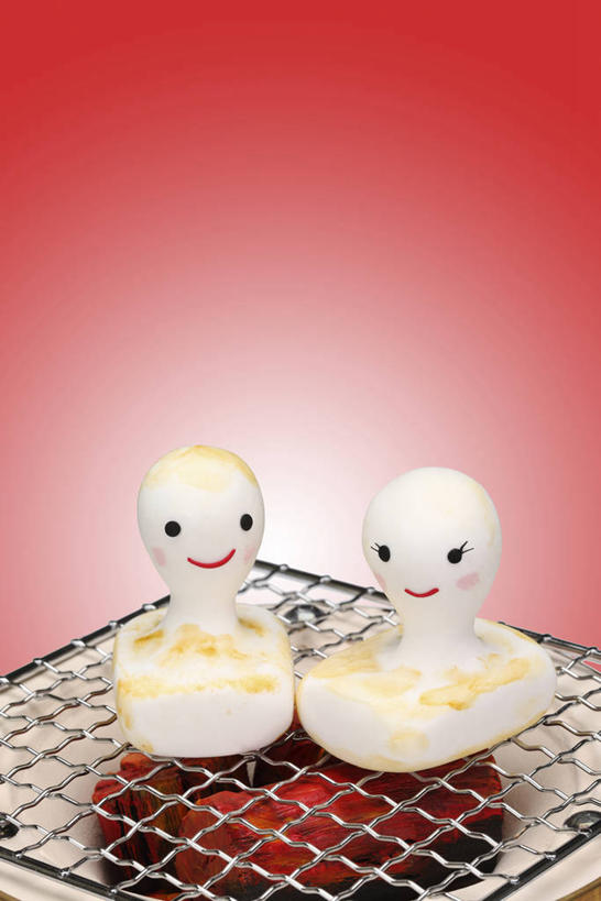 无人,竖图,俯视,室内,特写,白天,金属制品,阴影,红色背景,节日,反射,金属,影子,年糕,文化,两个,容器,祈祷,取暖,许愿,摄影,影棚,纪念,储藏,祈求,祭祀,镜饼,储存,火盆,平安,彩图,高角度拍摄,影棚拍摄,拍摄,贮存,传统文化