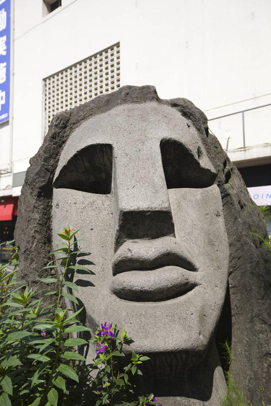 东方人,一个人,无人,竖图,室外,白天,正面,旅游,度假,标志建筑,地标,建筑,雕塑,东京,日本,亚洲,仅一个男性,仅一个人,阴影,艺术,装饰,光线,雕刻,雕像,影子,墙,黄种人,娱乐,建设,石雕,墙壁,墙面,仅一个年轻男性,阳光,工艺品,享受,休闲,旅游胜地,放松,纪念,美术,主题,陈列,东亚,本州,关东地方,本州岛,日本国,东京都,功能,美学,涩谷,涉谷,涩谷区,男人,男性,年轻男性,亚洲人,半身,彩图,拟人,涩谷站