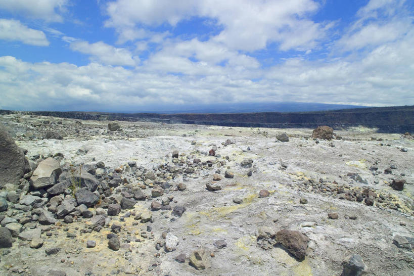 无人,横图,室外,白天,正面,旅游,度假,岛屿,火山,石头,美景,山,山脉,夏威夷,美国,阴影,光线,石子,影子,景观,山峰,云,云朵,山峦,云彩,娱乐,蓝色,白云,蓝天,天空,阳光,自然,群山,天,享受,休闲,景色,放松,晴朗,北美,北美洲,自然风光,美洲,夏威夷岛,夏威夷州,爱洛哈之州,北亚美利加洲,亚美利加洲,大岛,基拉韦厄火山,活火山,列岛,群岛,石块,岩石,诸岛,晴空,彩图,美利坚合众国