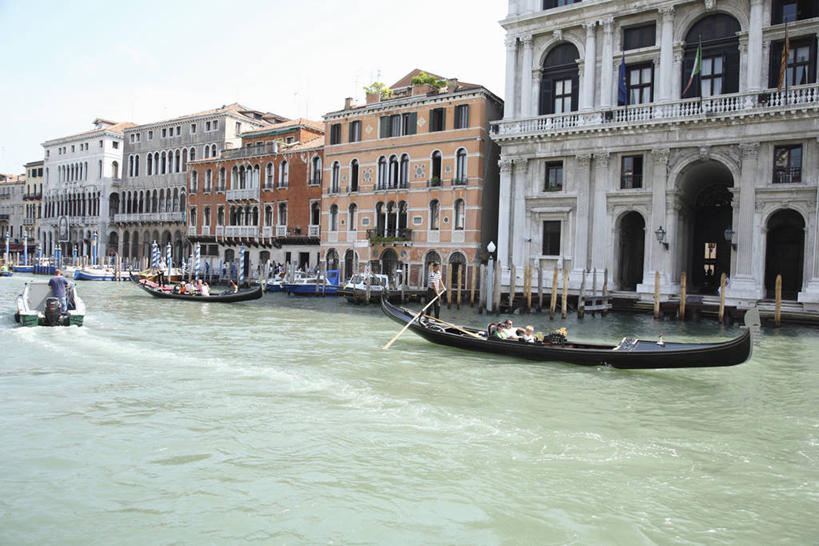 无人,家,横图,室外,白天,正面,度假,河流,美景,水,城市风光,城市,船,意大利,欧洲,威尼斯,阴影,波纹,飞溅,溅,光线,液体,影子,房屋,屋子,河水,景观,水滴,水流,公寓,木船,娱乐,洋房,楼房,住宅,水珠,蓝色,蓝天,水纹,天空,阳光,船尾波,交通工具,波浪,天,享受,休闲,景色,放松,晴朗,舟,威尼托,南欧,喷洒,载具,贡多拉,威尼托大区,万里无云,意大利共和国,首府,威内托,威内托大区,公朵拉,晴空,晴空万里,彩图,房子,大运河