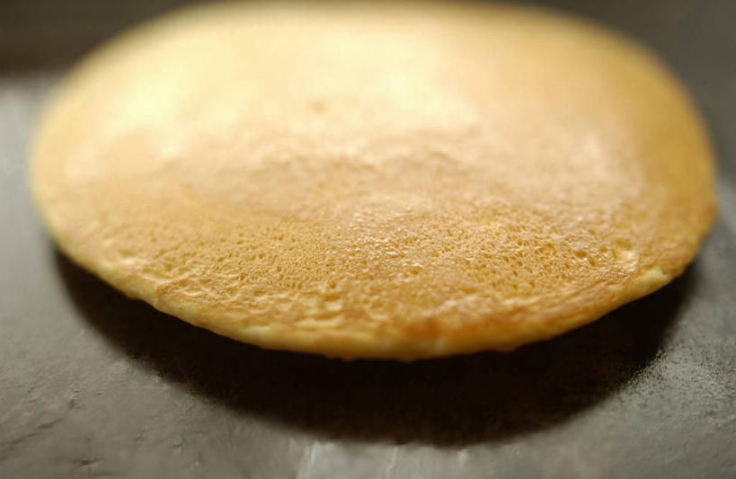 点心,无人,横图,俯视,室内,特写,白天,烹饪,阴影,黑色背景,朦胧,模糊,反射,影子,日本料理,铜锣烧,料理,食品,黄金饼,甜点,甜品,馅饼,菜肴,美食,食物,糕点,一个,日式料理,甜食,日式,摄影,佳肴,影棚,单个,彩图,高角度拍摄,影棚拍摄,拍摄