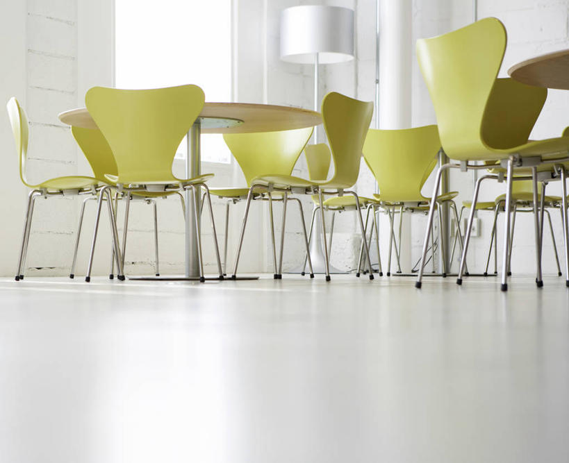 无人,横图,室内,白天,正面,餐桌,窗户,桌子,椅子,朦胧,模糊,木椅,玻璃窗,绿色,餐台,咖啡店,咖啡屋,彩图,咖啡馆