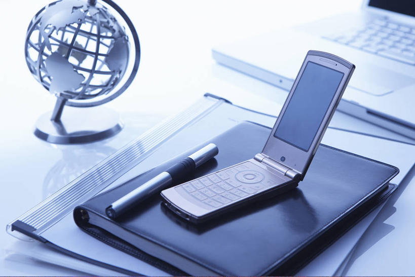 无人,打电话,横图,俯视,室内,特写,白天,电脑,笔记本电脑,仪器,海洋,桌子,静物,地图,电话,手机,阴影,反射,网格,网络,笔,材料,档案,地球仪,文件,线条,影子,世界地图,地球,陆地,办公用品,全球,通讯设备,书桌,水笔,球,文具,一个,经纬线,课桌,模型,学习用品,资料,球体,地理,国家,单个,一台,文具用品,一支,大陆,世界,无线,文档,通信设备,无线网络,纬线,版图,经线,无线上网,便携式电脑,经纬仪,一部,地理学,交流,手提电脑,沟通,通话,彩图,高角度拍摄,大洋,大洲