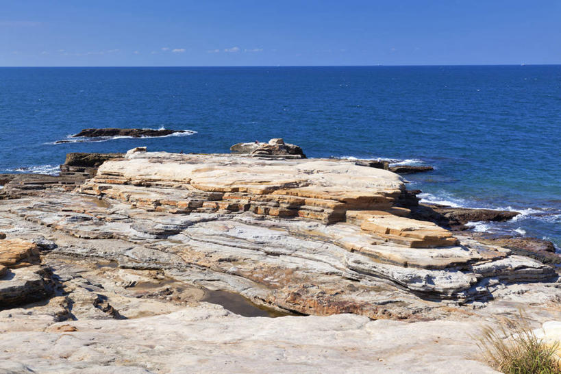 无人,横图,室外,白天,正面,旅游,度假,岛屿,海浪,海洋,礁石,石头,美景,树林,植物,日本,亚洲,石子,岛,景观,浪花,水平线,辽阔,海平线,娱乐,树,树木,蓝色,绿色,蓝天,天空,自然,海水,天,享受,休闲,广阔,景色,放松,生长,晴朗,成长,一望无际,自然风光,海景,东亚,本州,万里无云,本州岛,日本国,近畿地方,近畿,和歌山,和歌山县,无边无际,一马平川,大海,风浪,海,海水的波动,礁,近岸浪,列岛,群岛,石块,岩石,涌浪,诸岛,晴空,晴空万里,彩图,白滨町,西牟娄郡,千叠敷,水天相接,水天一线