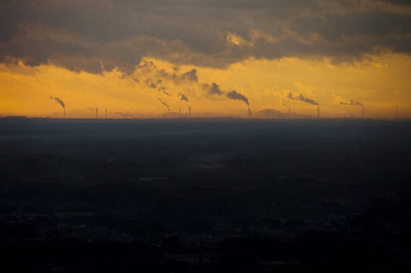 无人,工厂,横图,室外,白天,正面,烟囱,日出,美景,太阳,日本,亚洲,环保,景观,烟雾,朝霞,晨曦,黎明,阳光,自然,景色,工业,能源,回收,资源,自然风光,利用,低碳,东亚,循环,本州,茨城,茨城县,关东地方,本州岛,日本国,笠间,笠间市,持续,朝阳,彩图,卯时,破晓,日始,制造厂,生产工厂