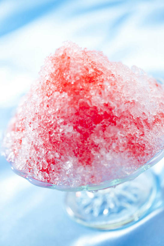 无人,竖图,俯视,室内,特写,白天,杯子,一堆,许多,阴影,堆叠,堆积,朦胧,模糊,反射,影子,冰,很多,清凉,冷冻,玻璃制品,一个,水杯,冷饮,舒服,寒冷,刨冰,冷藏,单个,堆,沙冰,解暑,解渴,舒爽,消暑,保鲜,玻璃杯,彩图,高角度拍摄