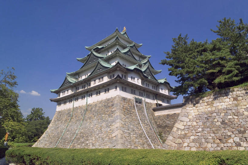 无人,横图,室外,白天,仰视,旅游,度假,草地,草坪,名胜古迹,植物,标志建筑,地标,建筑,爱知县,名古屋,日本,亚洲,阴影,遗迹,光线,影子,堡垒,城堡,墙,云,云朵,云彩,古迹,文物,娱乐,建设,城墙,古建筑,墙壁,墙面,草,树,树木,蓝色,绿色,白云,蓝天,天空,阳光,自然,天,享受,休闲,旅游胜地,放松,生长,晴朗,成长,坚硬,要塞,防御,古文明,东亚,本州,本州岛,日本国,中部地方,爱知,县厅,名古屋市,坚固,设防,晴空,彩图,低角度拍摄,名古屋城