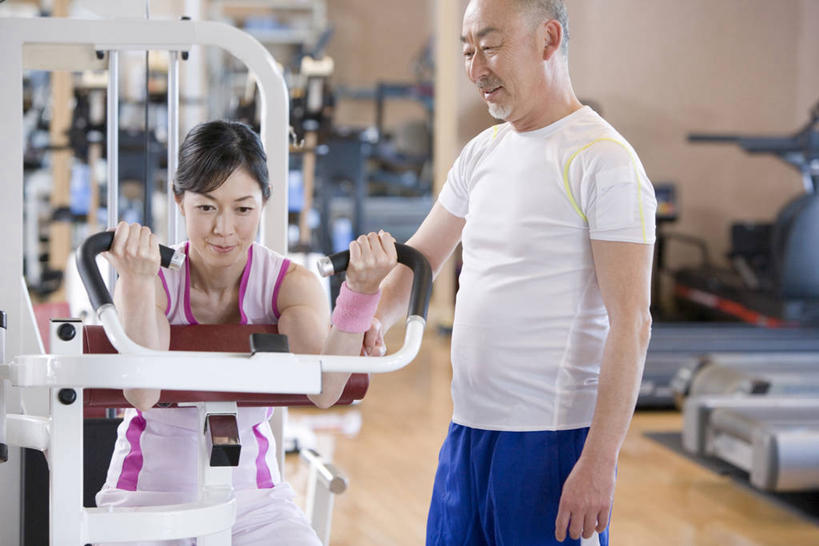 东方人,两个人,伙伴,朋友,健身房,站,坐,横图,室内,白天,正面,运动服,锻炼,友谊,运动,亚洲,服装,朦胧,模糊,注视,黄种人,衣服,观察,看,站着,晨练,服饰,观看,察看,衣着,穿着,关注,室外运动,户外运动,衣饰,体育,友情,男人,男性,女人,女性,中年男性,中年女性,亚洲人,站立,坐着,半身,彩图,健身,健身馆,运动装