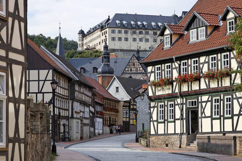 无人,家,横图,室外,白天,正面,度假,美景,植物,城市风光,城市,道路,路,德国,欧洲,阴影,光线,影子,房屋,屋子,景观,云,云朵,公寓,小路,交通,云彩,娱乐,洋房,楼房,住宅,树,树木,蓝色,绿色,白云,蓝天,天空,阳光,自然,天,享受,休闲,景色,放松,生长,晴朗,成长,西欧,德意志联邦共和国,北威州,北莱茵.威斯特法伦州,晴空,彩图,房子,施托尔贝尔格