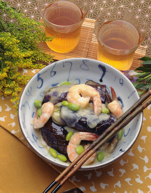 无人,竖图,俯视,室内,特写,白天,烹饪,幸福,植物,餐桌,茶,筷子,桌子,茄子,蔬菜,杯子,餐具,一双,阴影,新鲜,反射,盆栽,影子,陶瓷,调料,酱料,酱汁,肉,日本料理,味增,茶叶,料理,食品,盆景,陶瓷制品,调味品,调味料,文化,娱乐,传统,酱,菜肴,美食,肉类,玻璃制品,食物,两个,绿色,自然,容器,水杯,碗,日式料理,享受,休闲,日式,温馨,放松,乐趣,摄影,佳肴,有机食品,绿色食品,影棚,生长,成长,餐台,储藏,礼节,虾肉,提神,舒适,储存,醒脑,礼仪,肉食,日式大豆酱,味噌,玻璃杯,进餐用具,落苏,酪酥,昆仑瓜,矮瓜,彩图,高角度拍摄,影棚拍摄,拍摄,贮存,味噌酱