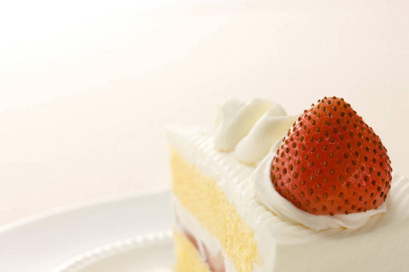 点心,无人,横图,室内,特写,白天,白色背景,正面,下午茶,草莓,浆果,水果,一块,阴影,新鲜,反射,影子,生食,食品,果实,食物,糕点,一个,红色,草莓蛋糕,摄影,有机食品,绿色食品,影棚,单个,洋莓,水果皇后,红莓,地莓,彩图,影棚拍摄,拍摄,蛋糕