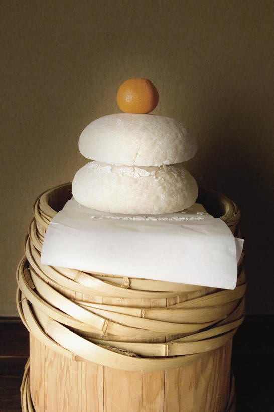 无人,竖图,室内,特写,白天,正面,柑橘,水果,阴影,节日,新鲜,反射,影子,生食,食品,年糕,果实,文化,食物,祈祷,许愿,有机食品,绿色食品,纪念,祈求,祭祀,镜饼,柑桔,平安,橘子,桔子,彩图,大红蜜橘,大红袍,红橘,黄橘,宽皮橘,传统文化