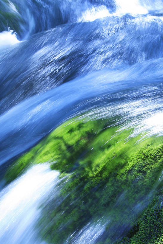 无人,竖图,俯视,室外,白天,旅游,度假,河流,石头,美景,水,日本,亚洲,朦胧,模糊,石子,河水,景观,水流,青苔,苔藓,娱乐,小溪,自然,溪水,享受,休闲,景色,放松,自然风光,东亚,本州,本州岛,日本国,青森,青森县,东北地方,奥入濑溪谷,十和田市,十和田,石块,岩石,彩图,高角度拍摄