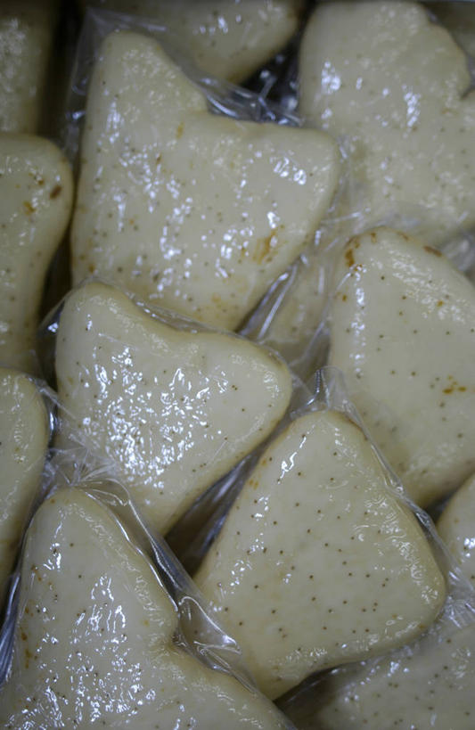 无人,竖图,俯视,室内,特写,白天,一堆,许多,阴影,堆叠,堆积,反射,影子,山药,很多,堆,薯蓣,怀山药,淮山药,玉延,山薯,彩图,高角度拍摄