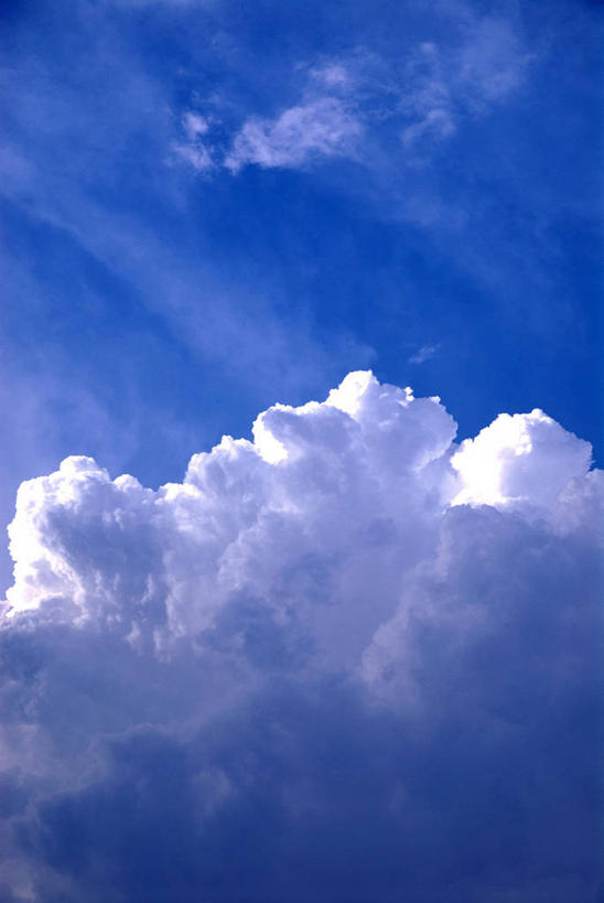 无人,竖图,室外,特写,白天,仰视,美景,阴影,梦幻,发光,光束,光线,影子,景观,云,云朵,光亮,云彩,蓝色,白云,蓝天,天空,阳光,自然,天,景色,晴朗,未来,发亮,自然风光,憧憬,晴空,彩图,低角度拍摄
