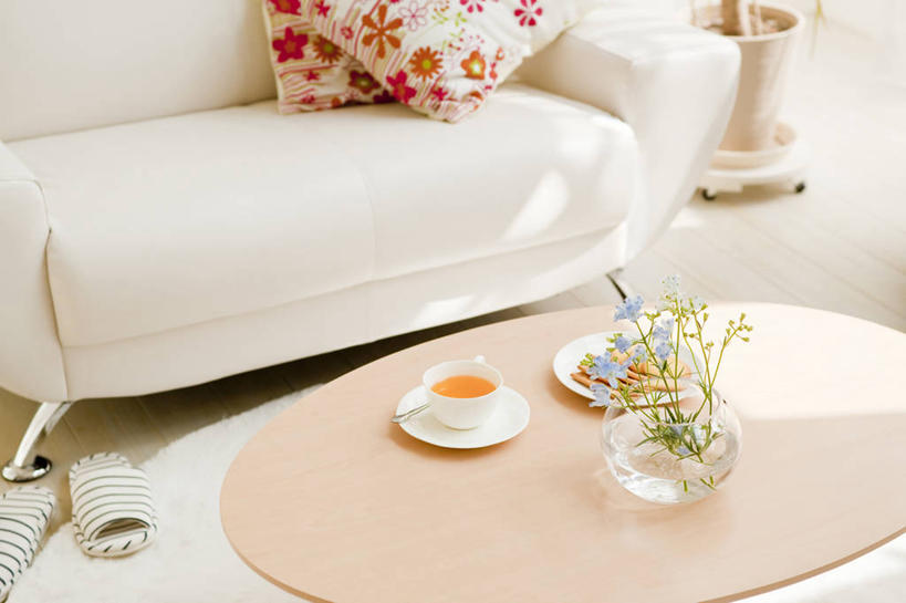 点心,果汁,无人,家,客厅,横图,俯视,室内,白天,智慧,别墅,地毯,家具,靠垫,沙发,装修,桌子,建筑,杯子,花瓶,鞋子,欧式,艺术,装饰,盛开,编织,木制,手工艺品,房屋,屋子,公寓,橙汁,食品,靠枕,织物,饮品,豪华,花蕾,茶几,文化,建设,现代,装潢,洋房,楼房,住宅,玻璃制品,花,花瓣,花朵,鲜花,食物,饮料,插花,玻璃瓶,木制品,瓶子,水杯,工艺品,垫子,室内装潢,拖鞋,枕头,饼干,零食,花苞,花蕊,华丽,修饰,插花艺术,样板房,明亮,点缀,创造,起居室,舒适,家居装潢,甜橙,可口,创作,房屋设计,地中海风格,古典风格,简约风格,想象,布艺沙发,室内设计,宽敞,样板房装潢,衬托,美观,雅致,雅观,方便,客堂,适口,设计,茶杯,橙子,橙,彩图,高角度拍摄,房子,鹄壳,黄橙,黄果,金橙,金环,金球,糖橙