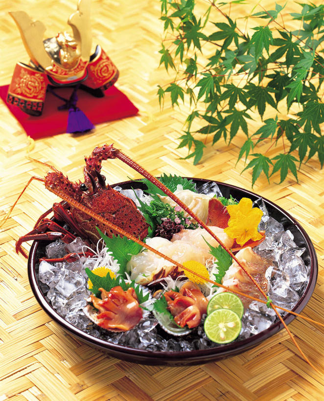 海鲜,生鱼片,无人,竖图,俯视,室内,白天,烹饪,餐具,叶子,阴影,反射,碟子,盘,影子,冰,肉,虾,鱼肉,日本料理,鱼片,冰块,料理,食品,枫叶,绿叶,塌塌米,榻榻米,冷冻,水产,菜肴,美食,肉类,海洋生物,食物,绿色,盘子,碟,日式料理,日式,嫩叶,寒冷,佳肴,冷藏,枫树叶,冰冷,水生动物,海产品,水生物,肉食,海底动物,沙西米,保鲜,螯虾,叠席,叶,叶片,彩图,高角度拍摄,刺身