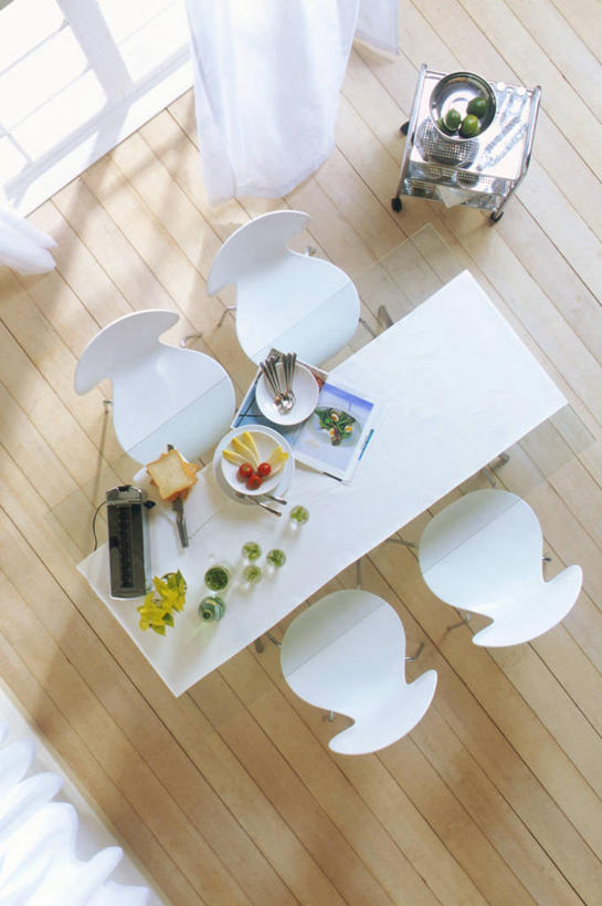 点心,面包,无人,竖图,俯视,室内,白天,餐桌,窗户,窗帘,地板,落地窗,桌子,餐具,水果,阴影,新鲜,装饰,反射,电器,碟子,盘,影子,生食,食品,面点,果实,地面,面包机,饮食,木地板,玻璃窗,食物,糕点,帘子,盘子,碟,遮阳,有机食品,绿色食品,餐台,华丽,修饰,点缀,家电,家用电器,烘培,衬托,美观,雅致,雅观,彩图,高角度拍摄,烘烤,小家电