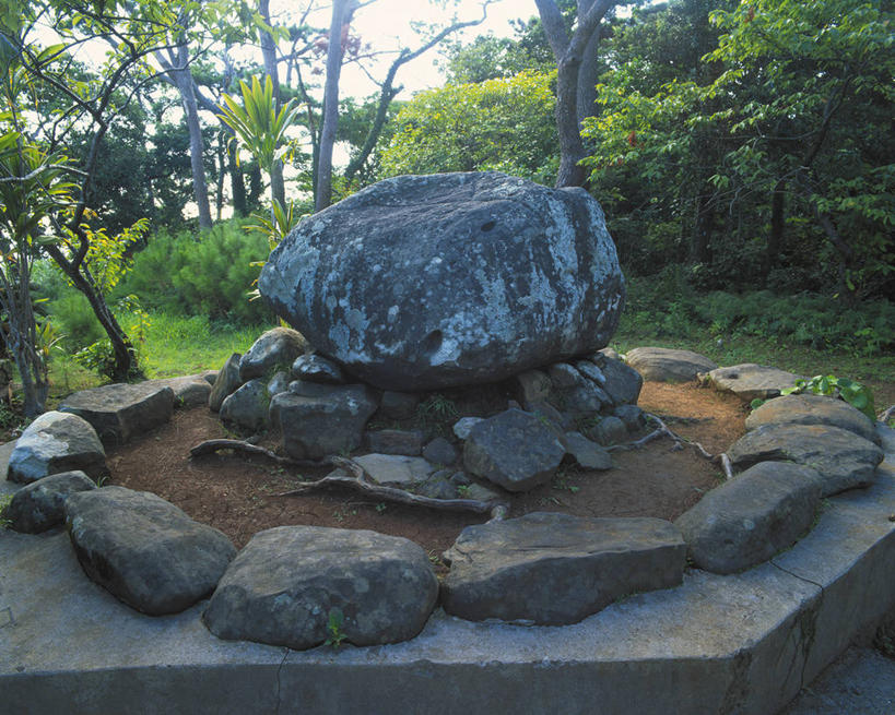 无人,横图,室外,白天,正面,旅游,度假,美景,树林,植物,日本,亚洲,阴影,光线,固体,结晶,矿石,影子,景观,枝条,娱乐,冲绳,树,树木,树枝,绿色,阳光,自然,晶体,享受,休闲,景色,放松,生长,成长,冲绳县,贵重,宝石,自然风光,东亚,琉球群岛,日本国,九州地方,虬枝,枝杈,宝贵,矿物质,观赏石,冲绳群岛,久米岛,彩图,琉球列岛,金星长石,日长石,日光石,太阳石