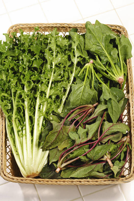 无人,交叉,竖图,俯视,室内,特写,白天,竹子,菠菜,蔬菜,叶子,一堆,许多,阴影,堆叠,堆积,竹制,新鲜,编织,反射,篮子,影子,菊苣,食品,绿叶,苦菜,很多,食物,一个,竹篮,嫩叶,有机食品,绿色食品,单个,竹条,堆,苦苣,交织,竹制品,穿插,叶,叶片,鹦鹉菜,鼠根菜,角菜,红嘴绿鹦哥,赤根菜,菠薐菜,波斯草,彩图,高角度拍摄,咖啡草,咖啡萝卜,卡斯尼,明目菜,皱叶苦苣