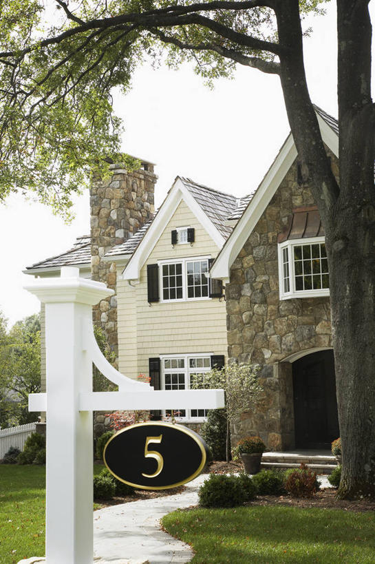 无人,家,竖图,室外,白天,正面,草地,草坪,植物,别墅,指示牌,美国,阴影,光线,标志,牌子,影子,房屋,屋子,公寓,门牌,标识,洋房,楼房,住宅,草,树,树木,蓝色,绿色,蓝天,天空,阳光,自然,天,门牌号,生长,晴朗,成长,北美,北美洲,美洲,万里无云,新泽西,北亚美利加洲,亚美利加洲,新泽西州,新州,花园之州,花园州,晴空,晴空万里,彩图,房子,美利坚合众国