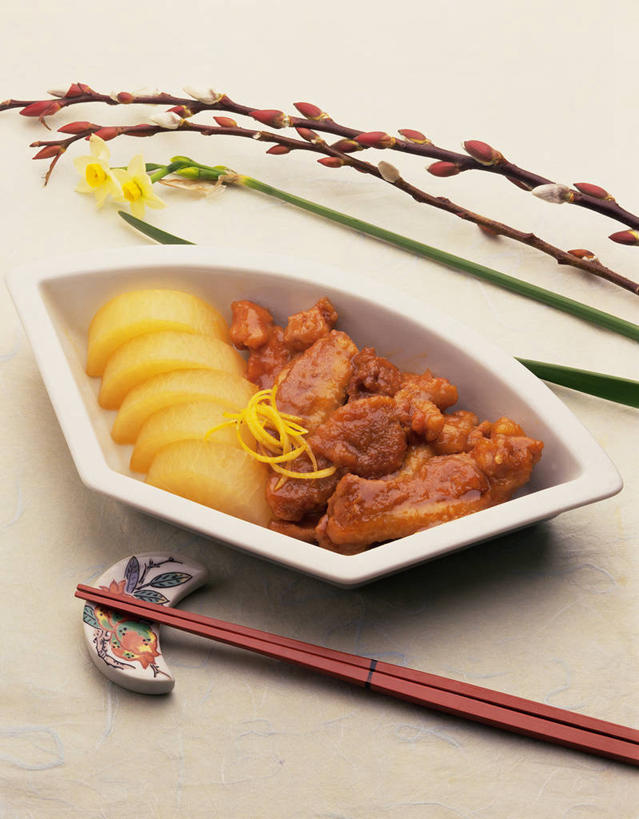 骨骼,无人,竖图,俯视,室内,特写,白天,烹饪,餐桌,筷子,桌子,萝卜,白萝卜,蔬菜,餐具,一双,阴影,新鲜,反射,碟子,盘,影子,排骨,肉,日本料理,料理,食品,筷架,骨头,筷枕,文化,传统,猪肉,菜肴,美食,肉类,食物,一个,盘子,碟,日式料理,日式,佳肴,有机食品,绿色食品,单个,餐台,礼节,筷子架,骨架,小排,礼仪,肉食,豚肉,进餐用具,莱菔,彩图,高角度拍摄