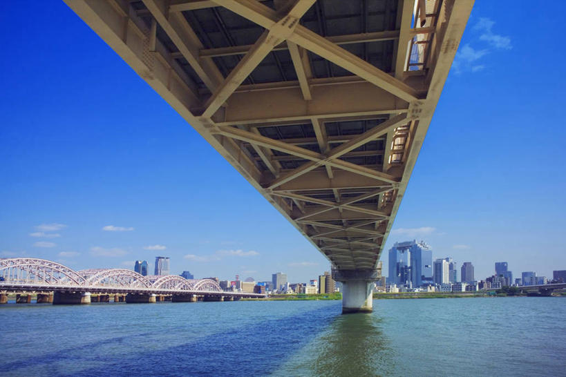 无人,高楼大厦,横图,全景,室外,白天,仰视,度假,河流,美景,水,天际线,城市风光,标志建筑,城市,大桥,大厦,地标,建筑,摩天大楼,桥梁,日本,亚洲,阴影,波纹,光线,影子,河水,景观,水流,云,云朵,斜拉桥,桥,涟漪,云彩,娱乐,建设,蓝色,白云,倒影,蓝天,水纹,天空,阳光,波浪,天,享受,休闲,景色,放松,大阪,晴朗,倒映,东亚,本州,大阪府,本州岛,日本国,近畿地方,近畿,水晕,梅田,反照,斜张桥,北区,晴空,彩图,低角度拍摄,大楼,高层建筑,高楼,摩天楼