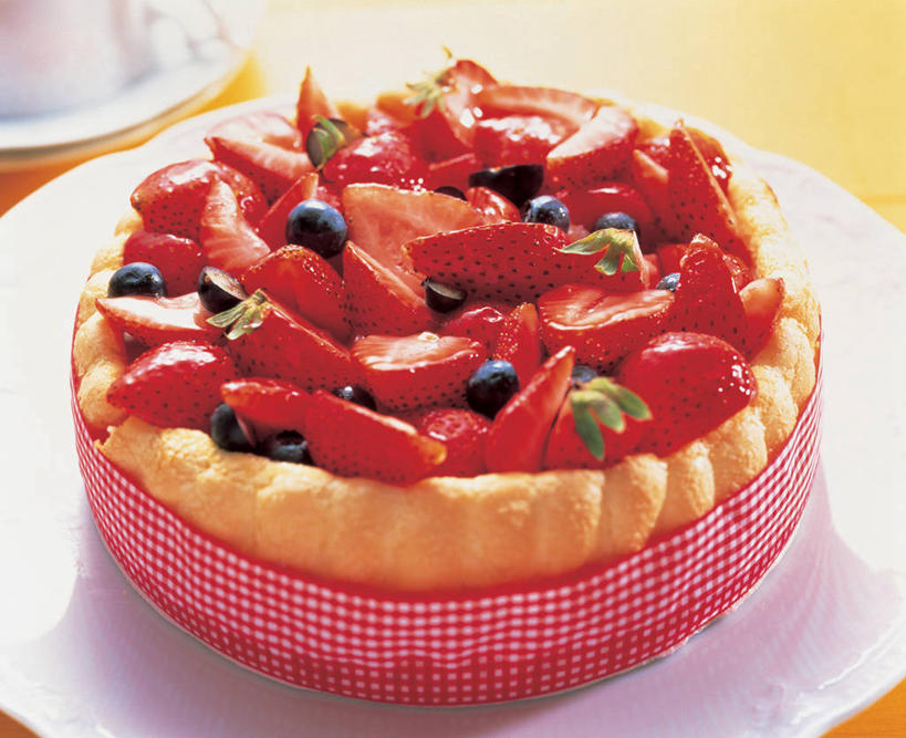 点心,无人,横图,俯视,室内,特写,白天,下午茶,餐桌,桌子,草莓,浆果,蓝莓,餐具,水果,叶子,阴影,新鲜,反射,碟子,盘,影子,生食,食品,果实,绿叶,蛋挞,食物,糕点,盘子,碟,嫩叶,有机食品,绿色食品,餐台,蛋塔,叶,叶片,洋莓,水果皇后,山都柿,蓝浆果,蓝靛果,红莓,地莓,彩图,高角度拍摄,草莓蛋挞,都柿,笃斯