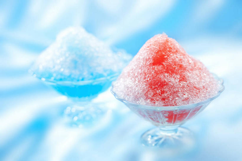 无人,横图,室内,特写,白天,正面,杯子,阴影,朦胧,模糊,反射,影子,冰,清凉,冷冻,玻璃制品,两个,粉色,蓝色,水杯,冷饮,舒服,寒冷,摄影,影棚,刨冰,冷藏,沙冰,解暑,解渴,舒爽,消暑,保鲜,玻璃杯,彩图,影棚拍摄,拍摄