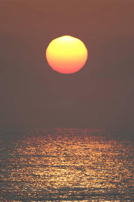 无人,竖图,室外,白天,正面,日出,海浪,海洋,美景,太阳,日本,亚洲,景观,浪花,水平线,辽阔,朝霞,晨曦,海平线,黎明,阳光,自然,海水,广阔,景色,一望无际,自然风光,海景,东亚,本州,茨城,茨城县,关东地方,本州岛,日本国,大洗町,无边无际,一马平川,大海,风浪,海,海水的波动,近岸浪,涌浪,朝阳,彩图,卯时,破晓,日始,水天相接,水天一线