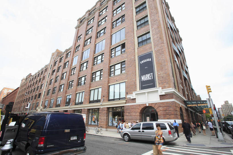 西方人,站,走,横图,室外,白天,仰视,度假,美景,城市风光,城市,道路,路,人行横道,公路,汽车,英国,欧洲,伦敦,欧洲人,行人,阴影,服装,光线,影子,景观,云,云朵,人行道,交通,面包车,首都,许多人,云彩,注视,休闲装,娱乐,路人,车,衣服,蓝色,白云,蓝天,天空,阳光,交通工具,天,观察,看,站着,一群人,享受,休闲,休闲服,景色,放松,服饰,晴朗,观看,察看,西欧,关注,载具,人行横道线,大不列颠,大不列颠及北爱尔兰联合王国,雾都,过客,肯辛顿.切尔西区,男人,男性,年轻男性,年轻女性,女人,女性,白种人,晴空,斑马线,马路,步行,散步,站立,走路,半身,彩图,低角度拍摄,切尔西,大不列颠王国,大英帝国,联合王国,日不落帝国