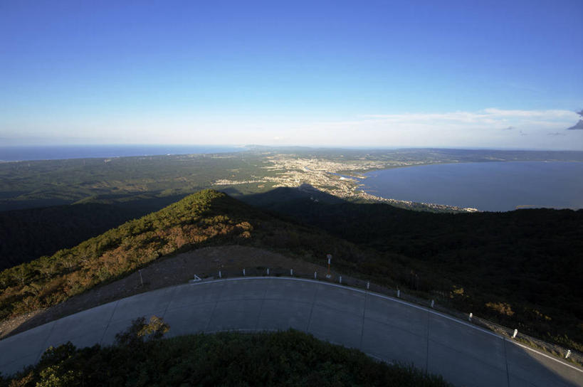 无人,横图,室外,白天,正面,旅游,度假,海浪,海洋,美景,山,山脉,树林,植物,日本,亚洲,阴影,光线,影子,景观,浪花,山峰,云,云朵,山峦,云彩,娱乐,树,树木,蓝色,绿色,白云,蓝天,天空,阳光,自然,海水,群山,天,享受,休闲,景色,放松,生长,晴朗,成长,自然风光,海景,东亚,本州,本州岛,日本国,青森,青森县,东北地方,大海,风浪,海,海水的波动,近岸浪,涌浪,晴空,彩图,下北半岛,下北郡,陆奥市
