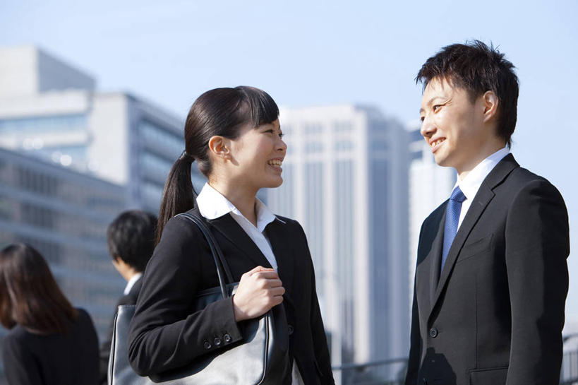 东方人,背部,四个人,同事,商务人士,商务男性,商务女性,高楼大厦,站,笑,微笑,露齿笑,横图,室外,白天,正面,衬衫,成功,合作,团队,集体,信心,大厦,建筑,摩天大楼,猫,野生动物,亚洲,握,阴影,套装,朦胧,模糊,光线,影子,领带,注视,黄种人,队伍,相视,一个,蓝色,蓝天,天空,阳光,动物,天,观察,看,站着,面对面,握着,晴朗,单个,观看,对视,察看,领导,互视,象征,庄重,成就,关注,相对,商务装,身份,凶猛,合伙,领袖,工薪阶层,薮猫,万里无云,相看,正式,地位,残暴,凶残,男人,男性,年轻男性,年轻女性,女人,女性,亚洲人,白领,上班族,晴空,晴空万里,站立,半身,彩图,衬衣,大楼,高层建筑,高楼,摩天楼