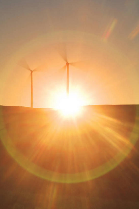 无人,竖图,室外,白天,正面,旅游,度假,农业,风能,风力发电机,草地,草坪,日出,光晕,美景,太阳,植物,风车,北海道,日本,亚洲,环保,电力,光线,圆形,景观,朝霞,晨曦,黎明,娱乐,设备,两个,绿色,天空,阳光,自然,天,享受,休闲,发电,机械,景色,放松,工业,能源,气象,资源,风力机,环形,自然风光,利用,低碳,东亚,日本国,北海道地方,北海道岛,日晕,太阳光晕,风力发电,风力涡轮机,朝阳,彩图,卯时,破晓,日始,太阳草