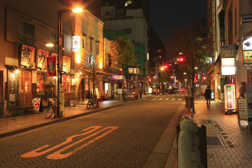 无人,家,横图,室外,夜晚,正面,度假,美景,城市风光,城市,道路,路,路灯,人行横道,夜景,公路,照明,东京,日本,亚洲,阴影,朦胧,模糊,光线,标志,数字,文字,影子,字符,房屋,屋子,景观,人行道,灯光,交通,娱乐,标识,楼房,住宅,灯,两个,享受,休闲,景色,放松,阿拉伯数字,照亮,照明设备,人行横道线,东亚,本州,关东地方,本州岛,日本国,东京都,县厅,港区,东京市,斑马线,马路,彩图,房子,麻布十番