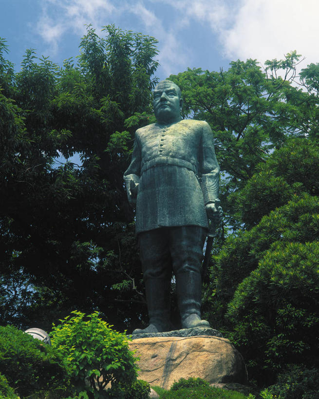 东方人,一个人,无人,站,竖图,室外,白天,仰视,旅游,度假,植物,标志建筑,地标,建筑,雕塑,鹿儿岛,日本,亚洲,仅一个男性,仅一个人,阴影,艺术,装饰,光线,雕刻,雕像,影子,云,云朵,云彩,黄种人,娱乐,建设,树,树木,仅一个年轻男性,一个,蓝色,绿色,白云,蓝天,天空,阳光,自然,工艺品,天,站着,享受,休闲,旅游胜地,放松,生长,晴朗,单个,成长,纪念,军人,美术,武士,主题,陈列,东亚,日本国,九州本岛,九州,九州岛,九州地方,鹿儿岛县,功能,美学,西乡隆盛,政治家,男人,男性,年轻男性,亚洲人,晴空,站立,彩图,低角度拍摄,全身