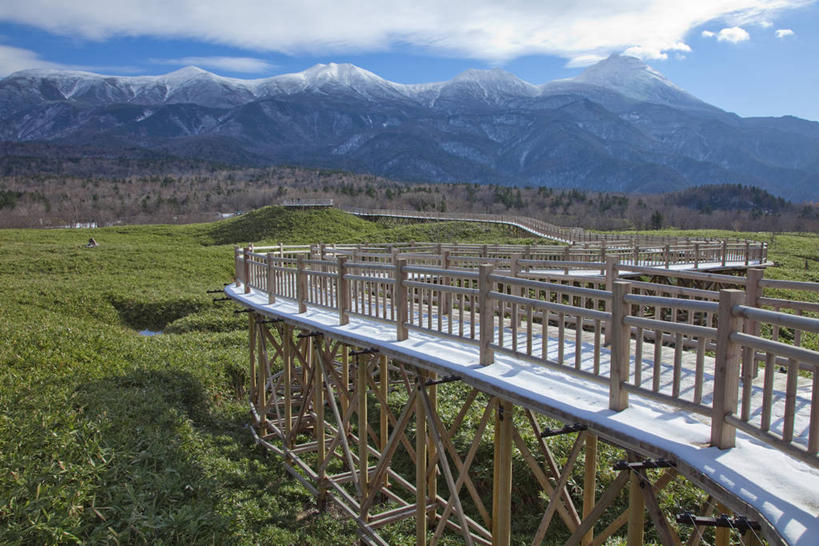 无人,栏杆,横图,室外,白天,正面,旅游,度假,草地,草坪,美景,山,山脉,植物,北海道,日本,亚洲,阴影,曲折,弯曲,光线,木板,影子,景观,山峰,云,云朵,围栏,桥,木桥,山峦,云彩,娱乐,护栏,栈桥,草,蓝色,绿色,白云,蓝天,天空,阳光,自然,群山,天,享受,休闲,景色,放松,蜿蜒,晴朗,人行桥,木板桥,自然风光,东亚,日本国,北海道地方,北海道岛,知床半岛,晴空,彩图,知床五湖