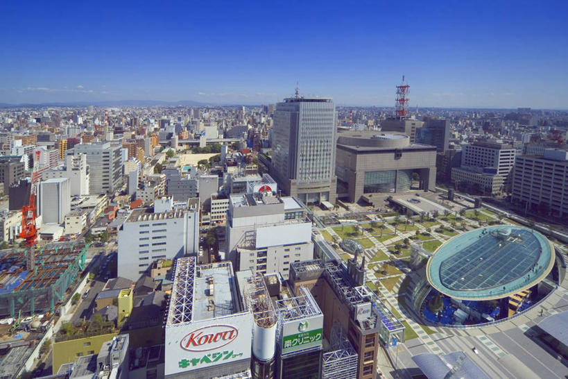 无人,高楼大厦,横图,俯视,航拍,室外,白天,度假,美景,城市风光,标志建筑,城市,大厦,地标,建筑,摩天大楼,爱知县,名古屋,日本,亚洲,阴影,光线,影子,景观,云,云朵,建筑群,塔,云彩,娱乐,建设,蓝色,白云,蓝天,天空,阳光,天,享受,休闲,景色,放松,晴朗,鸟瞰,东亚,本州,本州岛,日本国,中部地方,爱知,县厅,久屋大通公园,名古屋市,名古屋电视塔,晴空,彩图,高角度拍摄,大楼,高层建筑,高楼,摩天楼