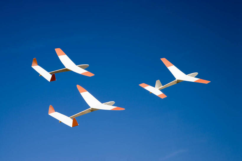 无人,横图,插画,室内,白天,正面,数码,科技,飞机,阴影,蓝色背景,艺术,网络,折纸,纸艺,手工艺品,高光,几何,计算机图形,合成,图画,文化,画,三个,蓝色,纸制品,工艺品,纸飞机,电脑合成图,数码合成图,高雅,合成图,漫画,写实,具体,具象,工艺折纸,自信心,品位,彩图