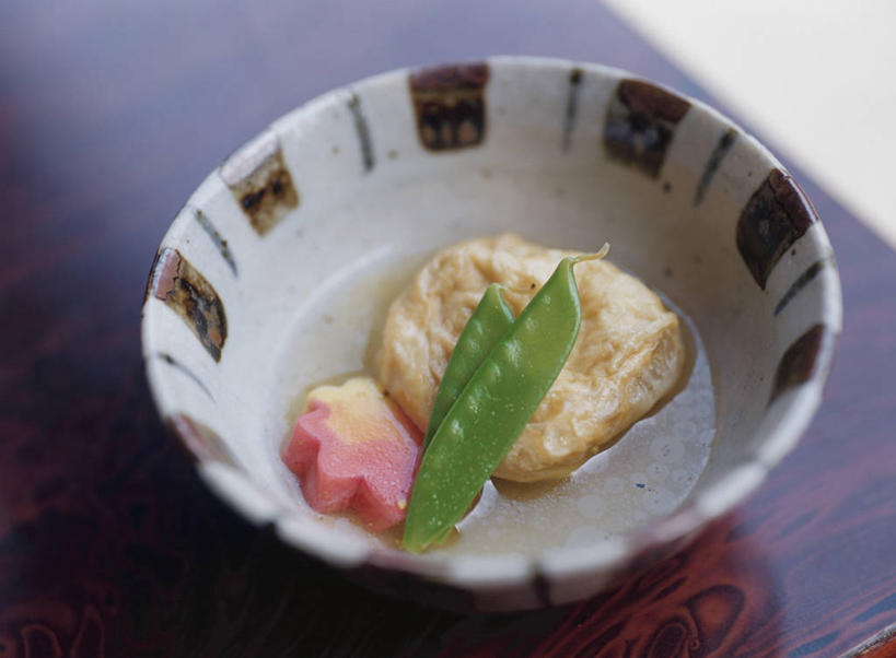 无人,横图,俯视,室内,特写,白天,烹饪,植物,餐桌,桌子,蔬菜,阴影,新鲜,反射,木制,影子,陶瓷,豆类,豆子,豌豆,日本料理,料理,食品,陶瓷制品,豆腐皮,荷兰豆,菜肴,美食,食物,一个,木制品,容器,碗,日式料理,日式,佳肴,有机食品,绿色食品,单个,餐台,储藏,储存,腐竹,雪豆,豆科,寒豆,毕豆,麻累,国豆,小寒豆,麦豌豆,豆腐衣,油皮,彩图,高角度拍摄,贮存