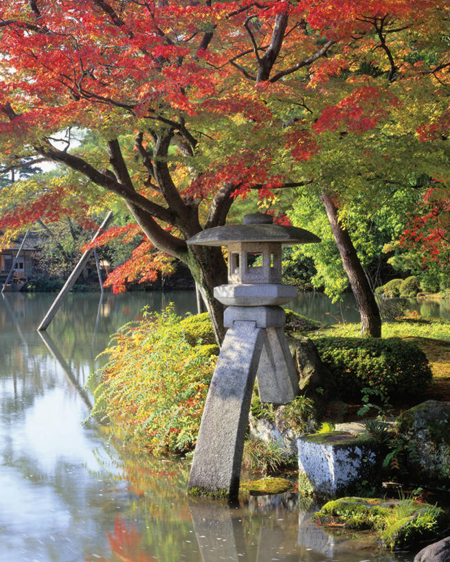 无人,竖图,室外,白天,正面,旅游,度假,河流,美景,秋季,水,植物,叶子,日本,亚洲,阴影,光线,影子,亭子,河水,景观,水流,枯叶,落叶,娱乐,树,树木,红色,绿色,倒影,阳光,自然,凉亭,享受,休闲,景色,放松,生长,成长,倒映,自然风光,东亚,金泽,本州,本州岛,日本国,金沢,金沢市,石川,石川县,中部地方,兼六园,县厅,反照,叶,叶片,秋,秋天,彩图,金泽市